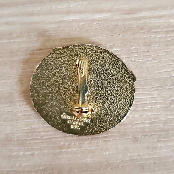 Vintage Hallmark Cloisonne Pin 🍓 - Picture 2 of 3